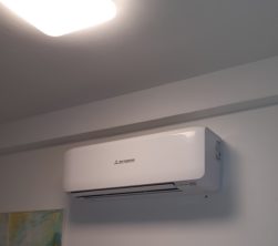 Airconditioning slaapkamer.